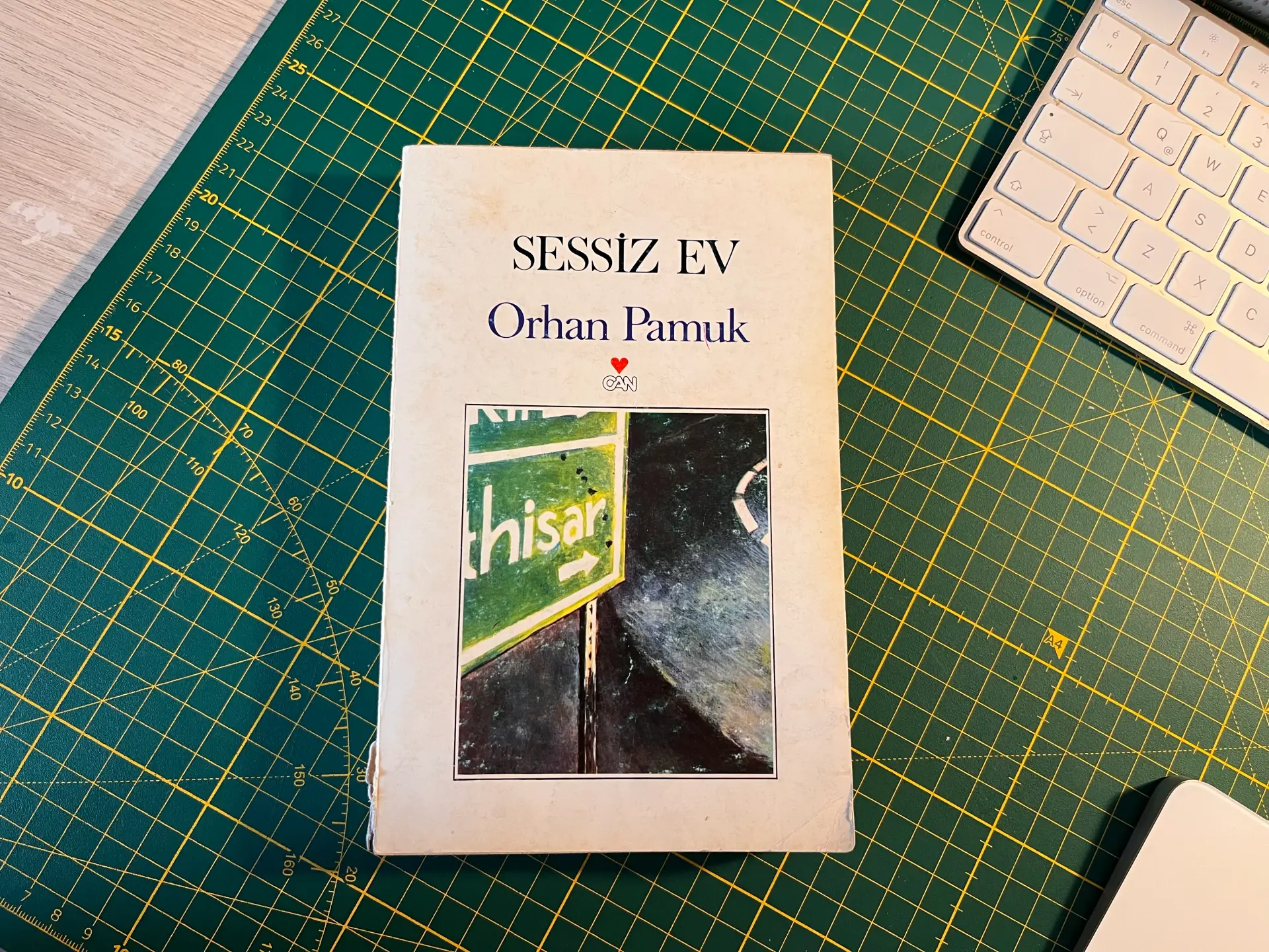 Orhan Pamuk, Sessiz Ev (1983)